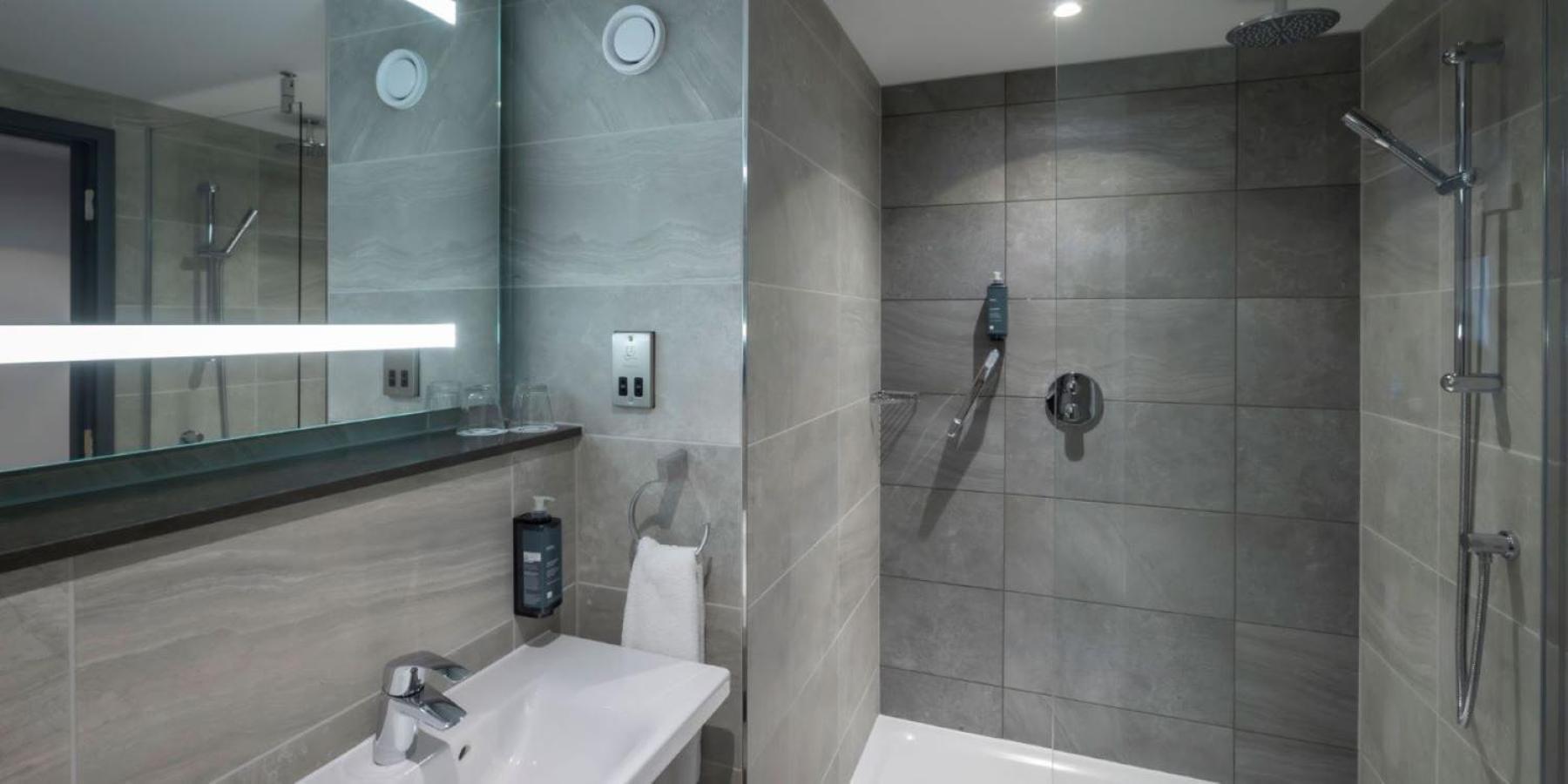 Maldron Hotel Manchester Cathedral Quarter Солфорд Экстерьер фото
